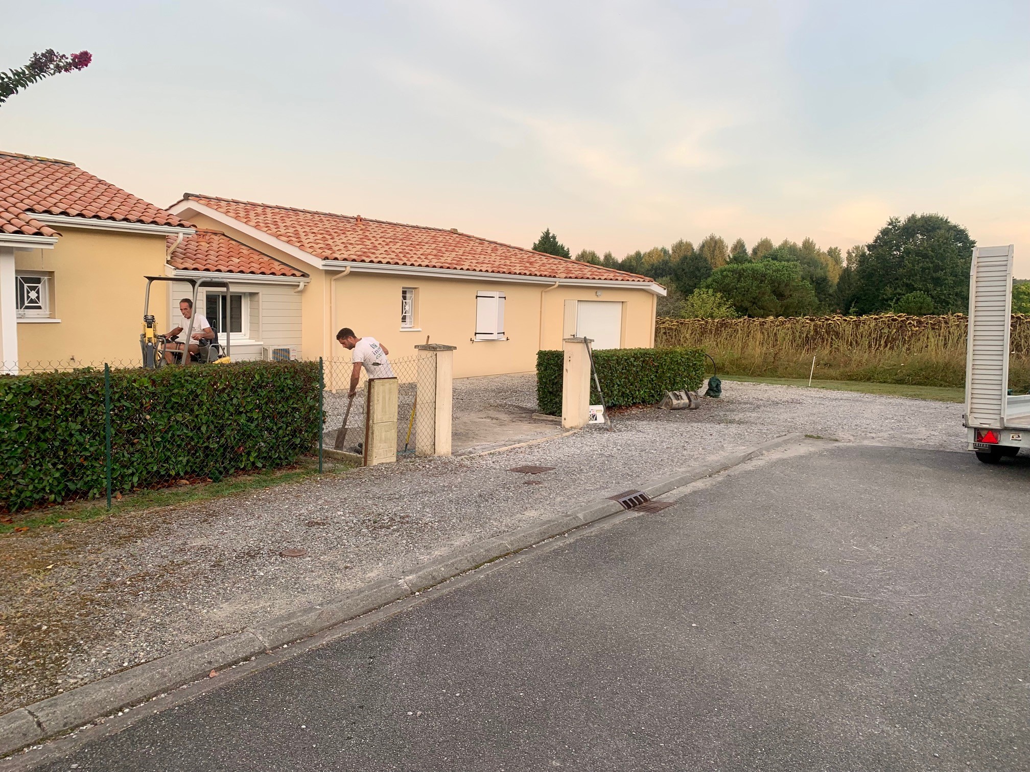 Aménagement d&rsquo;un devant de porte sur Peyrehorade