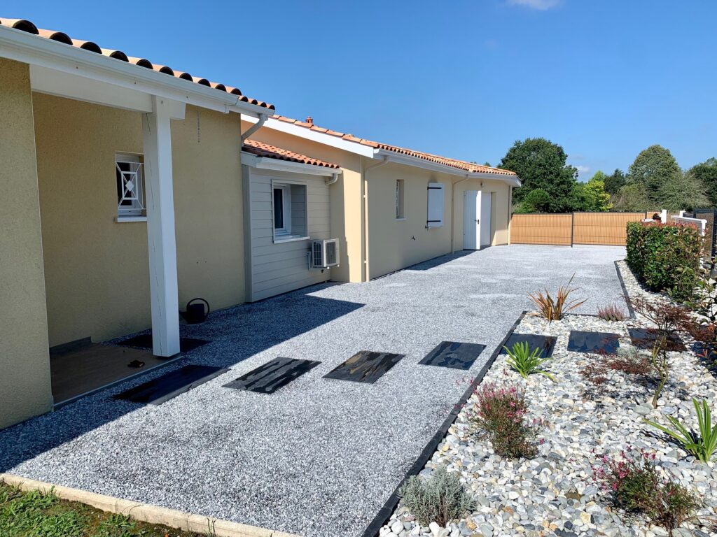 Aménagement d'un devant de porte sur Peyrehorade