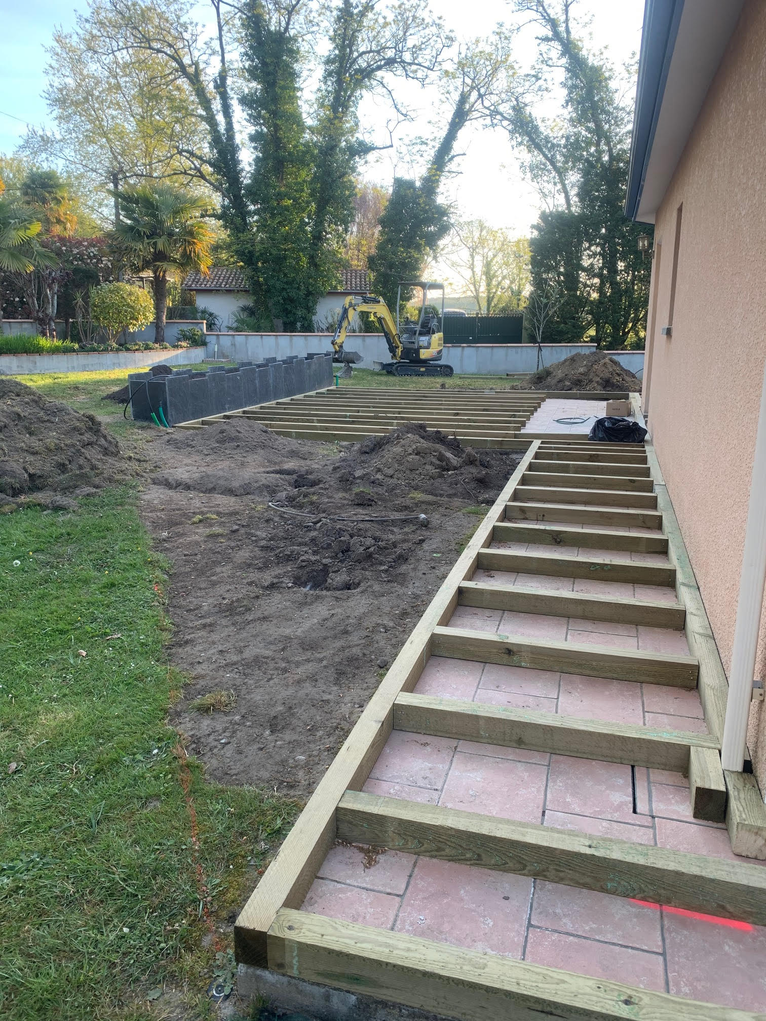 Réalisation d&rsquo;une terrasse en pin du nord sur Hossegor