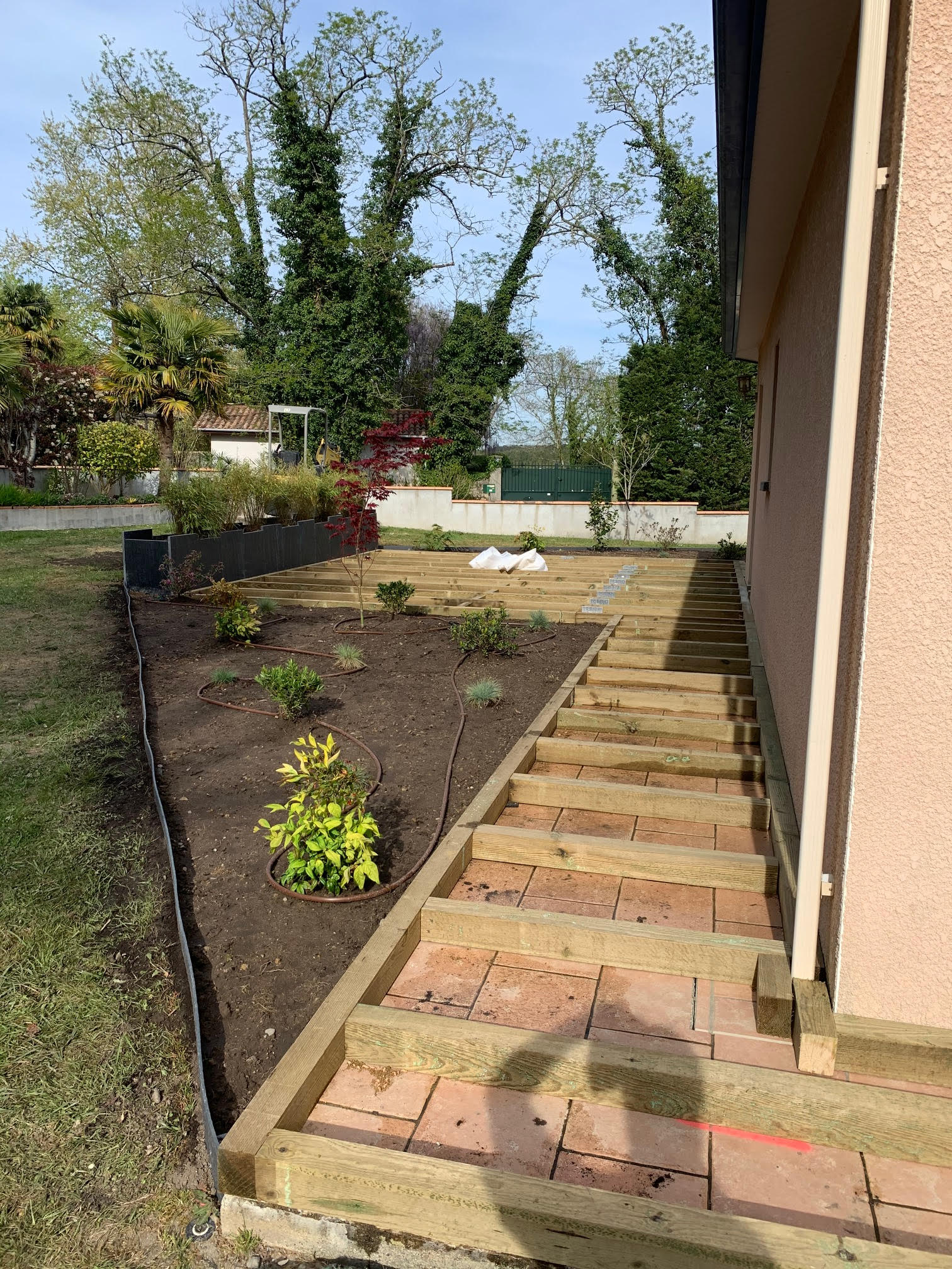 Réalisation d&rsquo;une terrasse en pin du nord sur Peyrehorade