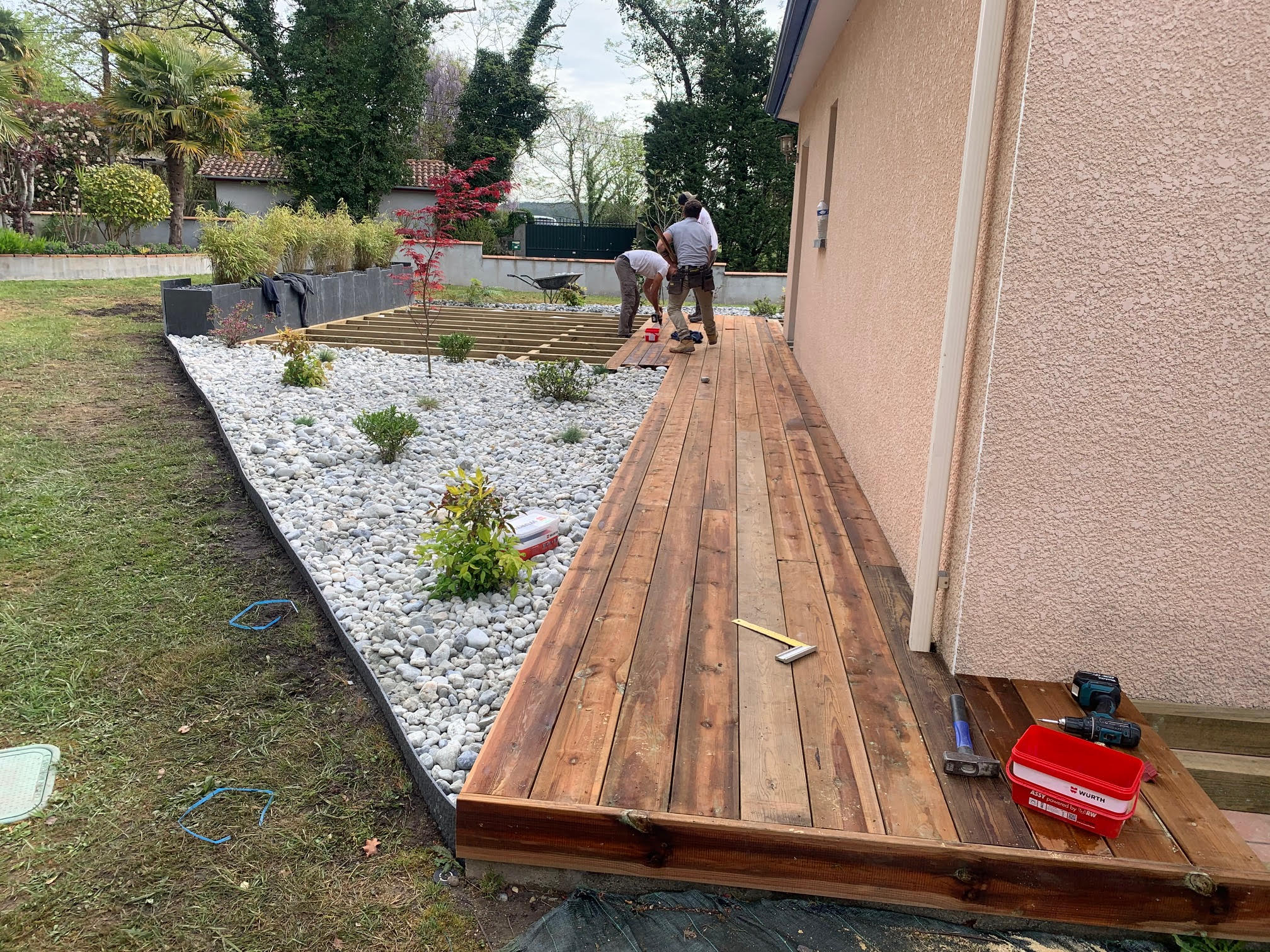Réalisation d&rsquo;une terrasse en pin du nord sur Dax