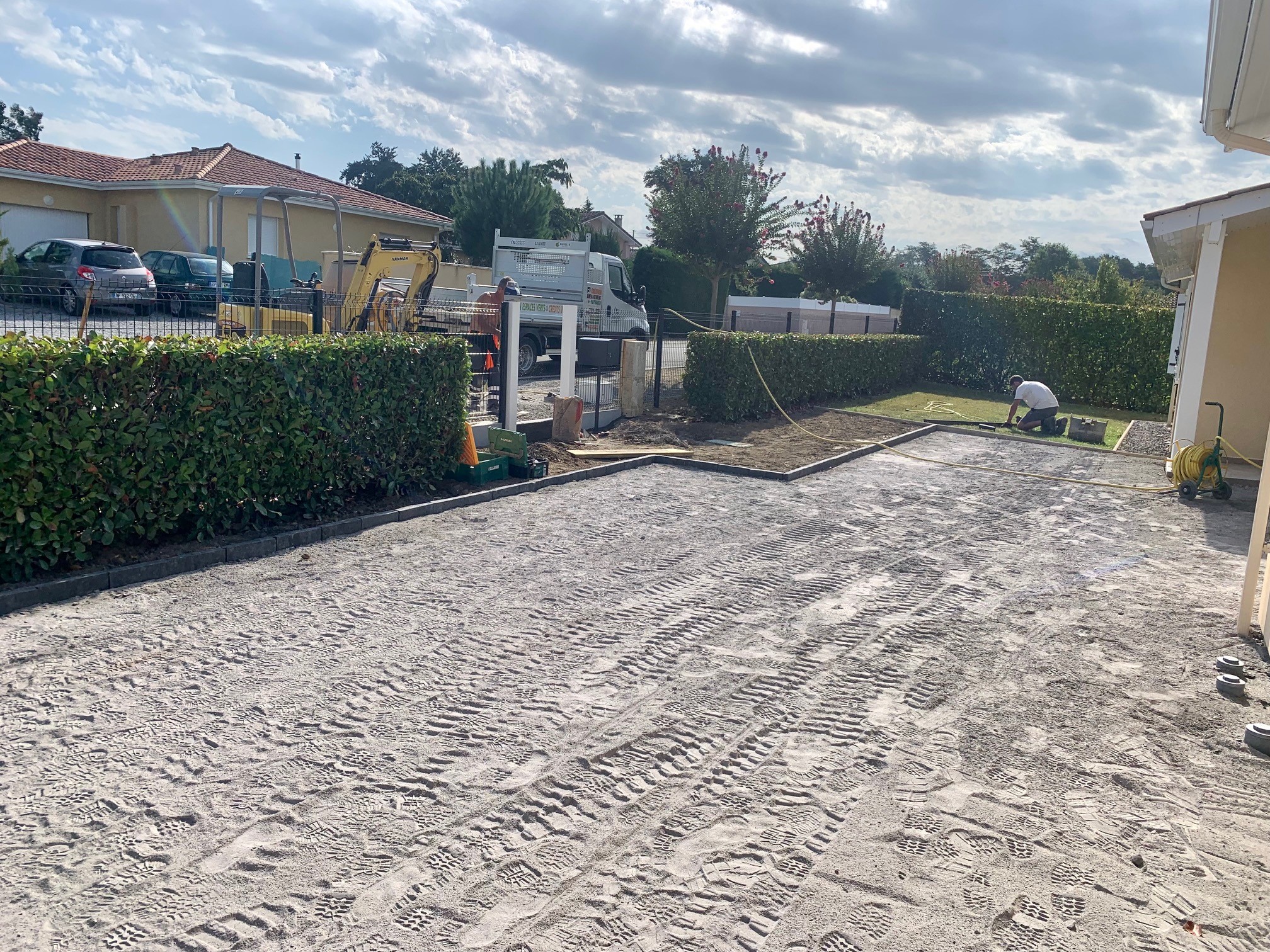 Aménagement d&rsquo;un devant de porte sur Peyrehorade