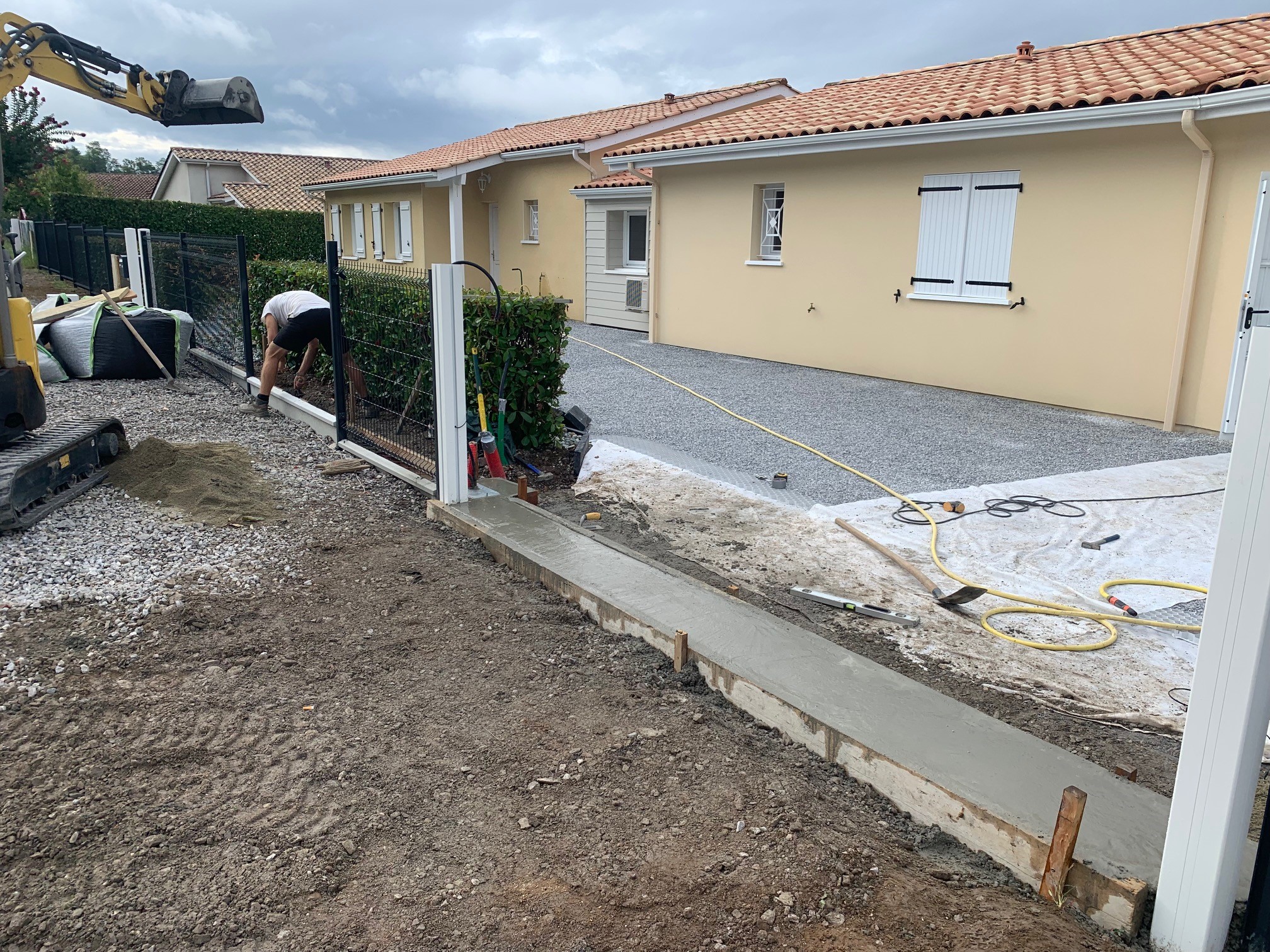 Aménagement d&rsquo;un devant de porte sur Peyrehorade