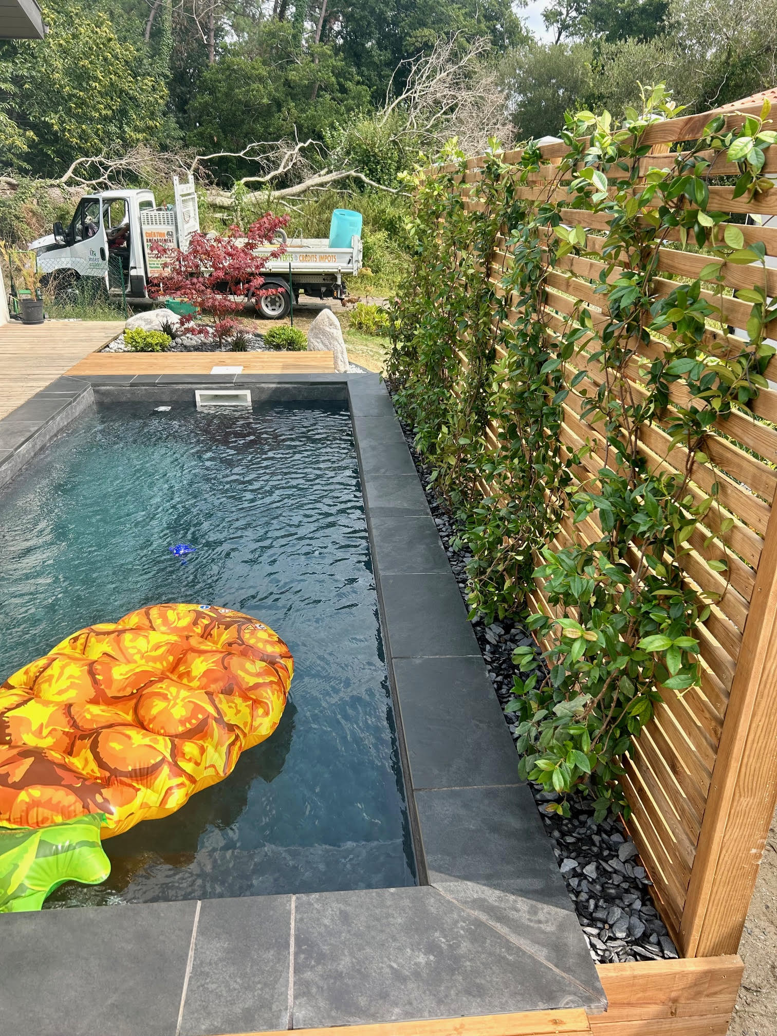 Aménagement autour d’une piscine sur Angresse