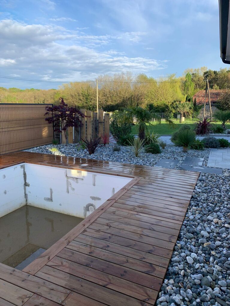 Création de piscine et d'une terrasse bois à Orist