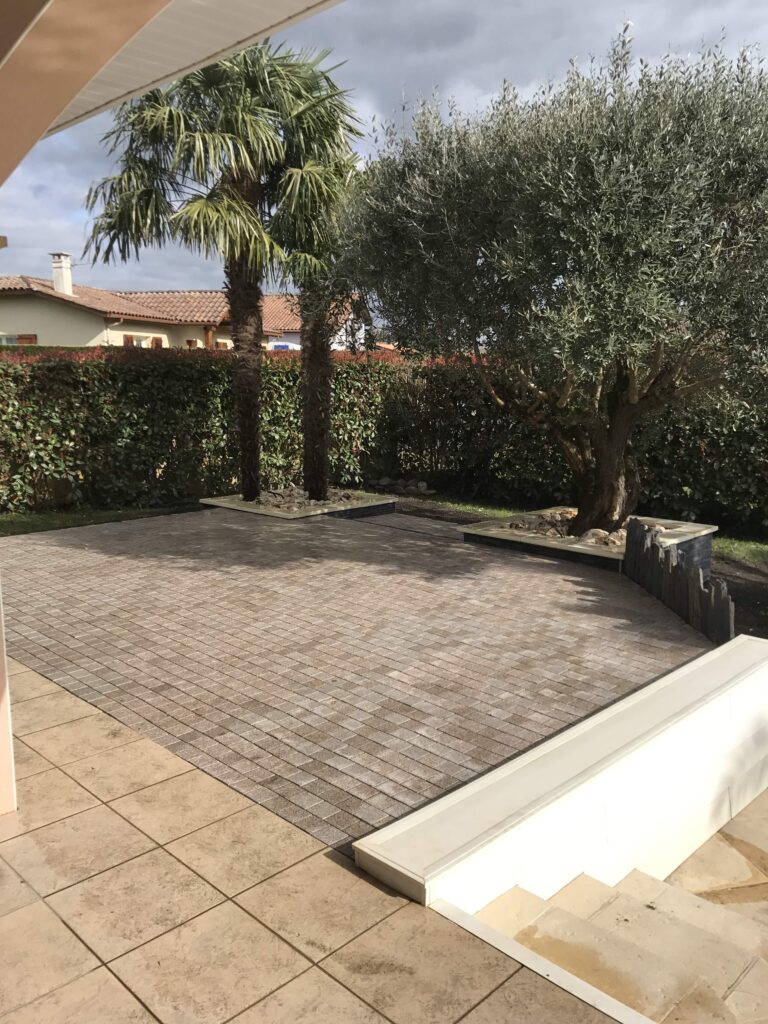 Création d'une terrasse en pavé granit à Orthevielle