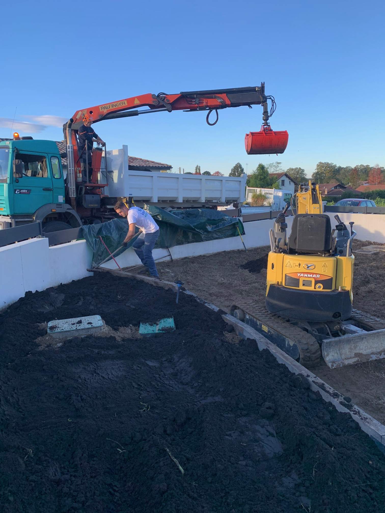 Création de massif avec paillage en copeaux à Dax