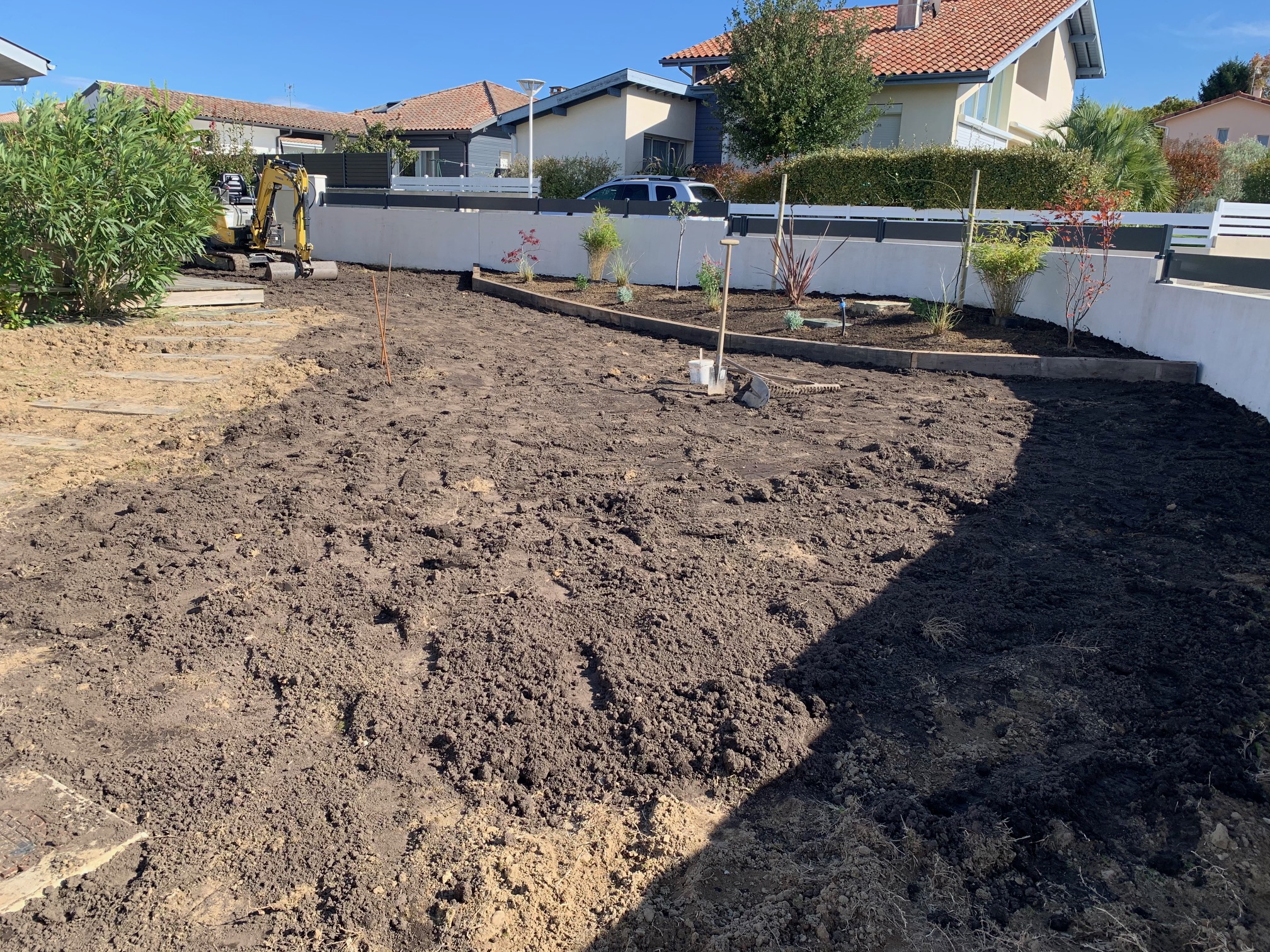 Création de massif avec paillage en copeaux à Dax