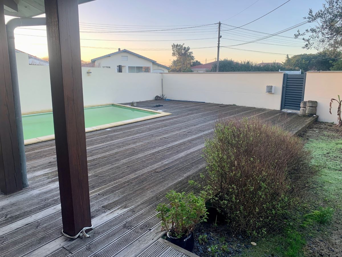 Parking en pavé granit et réfection d&rsquo;une terrasse en bois sur Vieux Boucau-exter-3