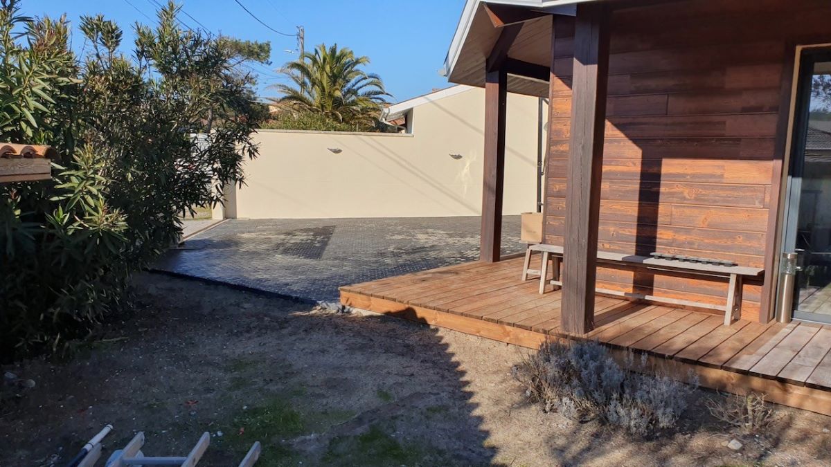 Parking en pavé granit et réfection d&rsquo;une terrasse en bois sur Vieux Boucau