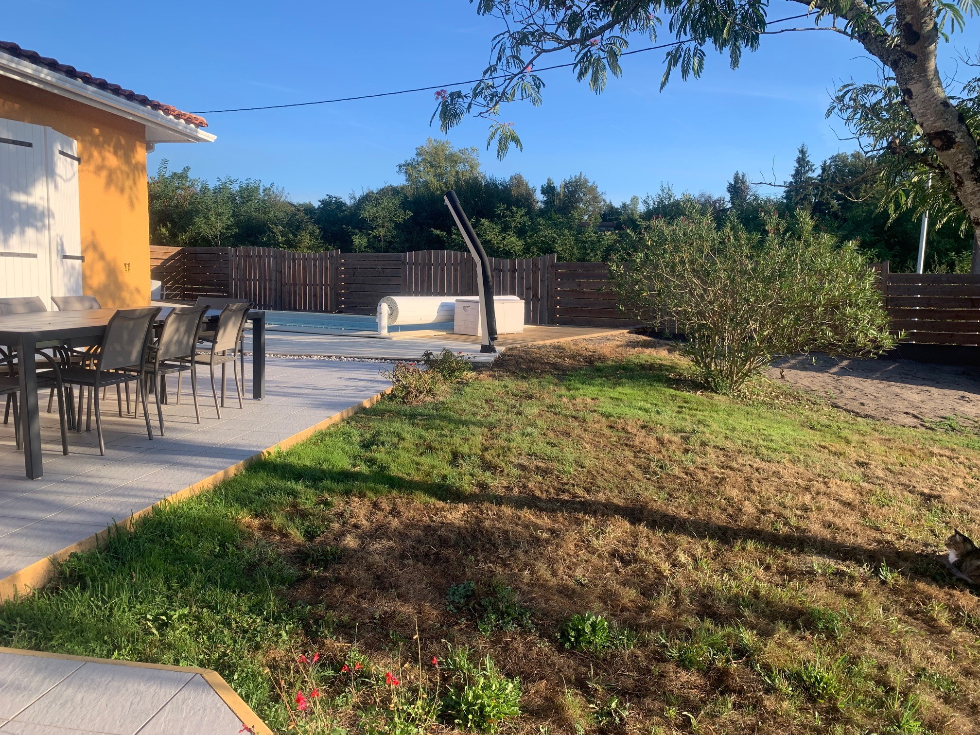 Amenagement d&rsquo;un massif autour d&rsquo;une piscine à Castelnau-chalosse proche de Dax