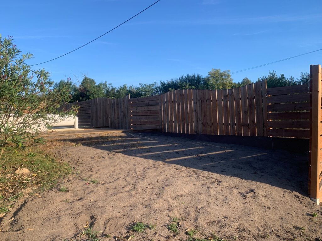 Amenagement d'un massif autour d'une piscine à Castelnau-chalosse proche de Dax