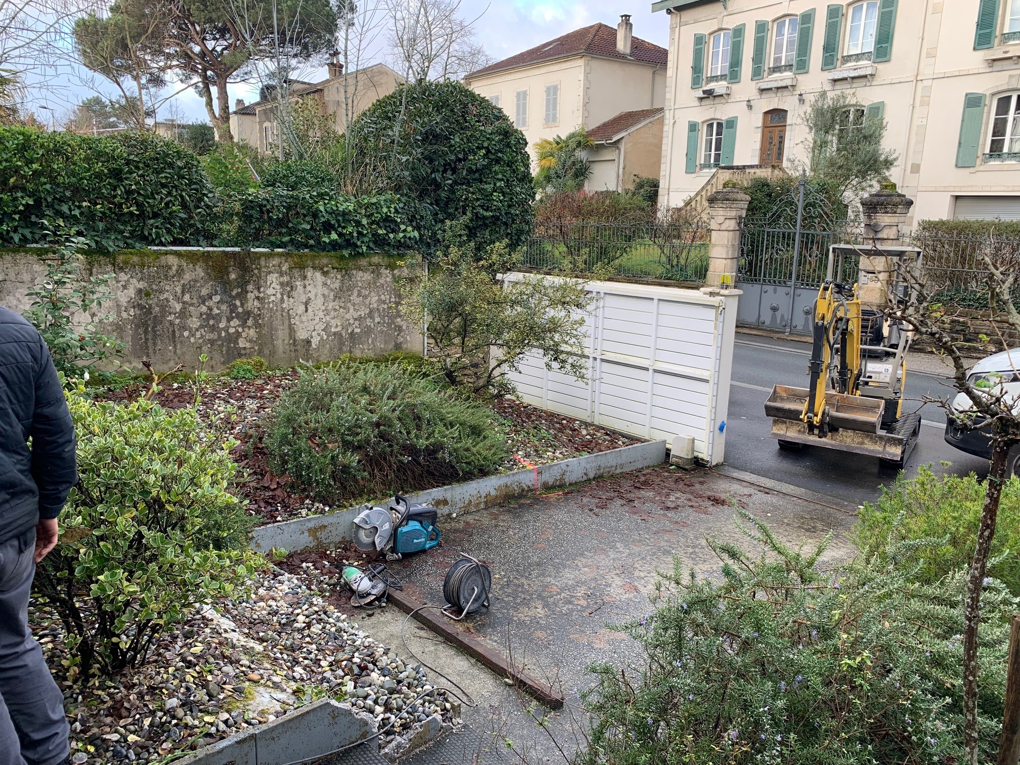 Création d&rsquo;un parking extérieur et d&rsquo;une pergola à Peyrehorade