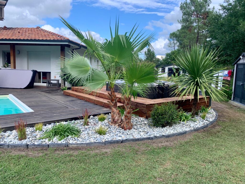 Aménagement d'une terrasse bois avec jardinière ardoise près de Capbreton