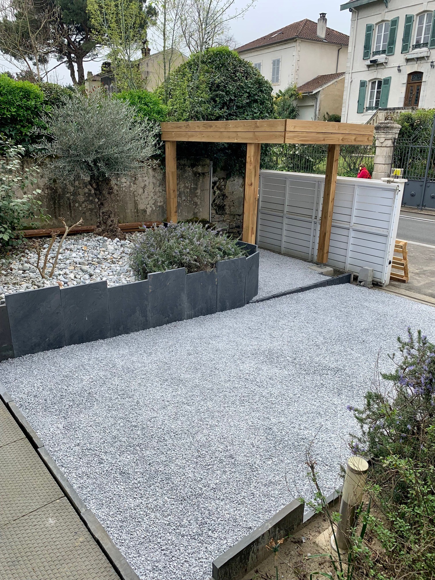 Création d&rsquo;un parking extérieur et d&rsquo;une pergola à Peyrehorade