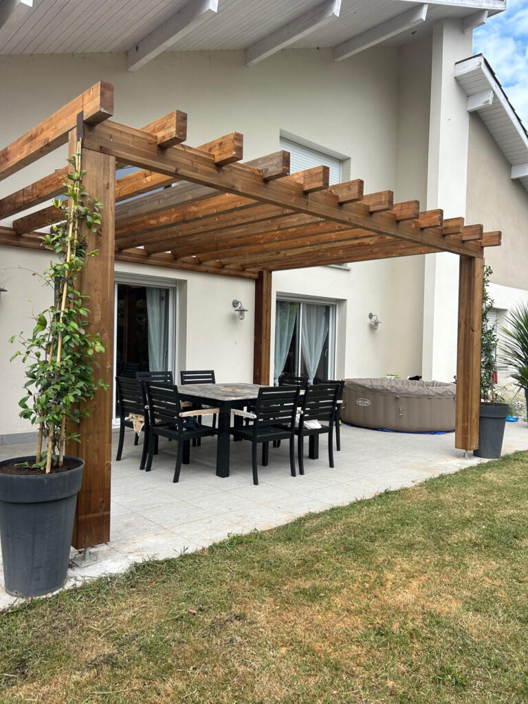 Aménagement extérieur - pergola en bois à Port de Lanne par Inter Exter